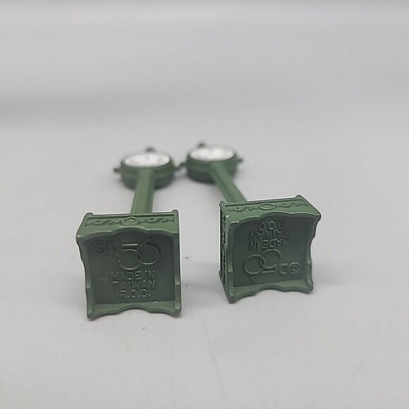 Dept. 56 Town Clock Green Cast-Iron Retired Heritage 51101 Set Of 2 3.5" - Picture 2 of 3